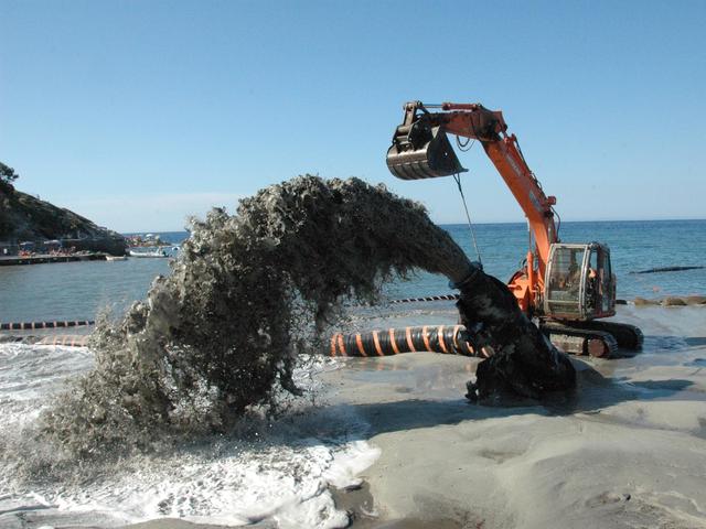 Routine maintenance work of the beach 